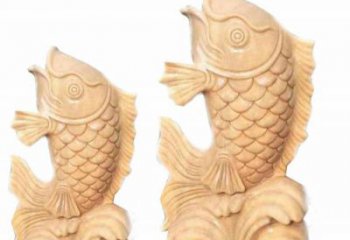 鹤壁晚霞红石喷水鲤鱼雕塑，灵动悠扬