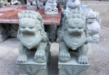 鹤壁青石踩球狮子看门石雕，精致雕塑令门口更加精彩