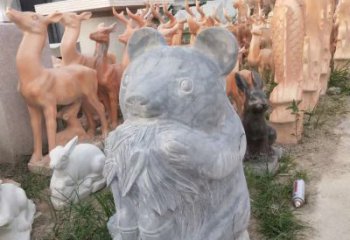 鹤壁青石熊猫雕塑，传承古典文化