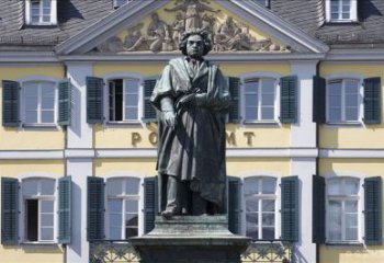 鹤壁世界名人欧洲古典主义时期著名作曲家贝多芬景区广场铜雕塑像