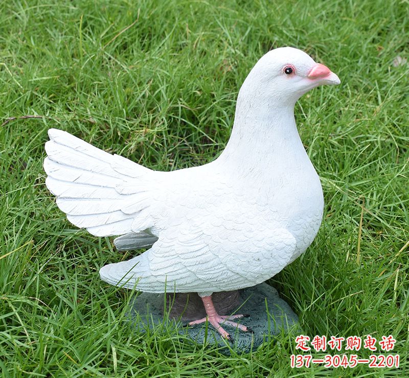 鹤壁文化广场的和平鸽雕塑