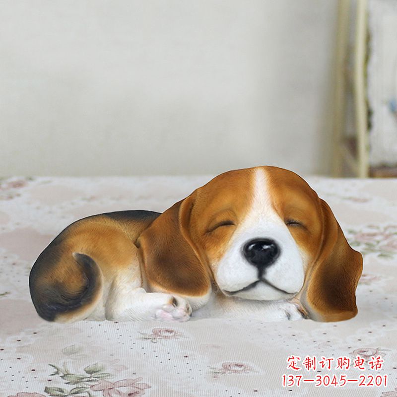 鹤壁卧姿比格犬仿真雕塑,睡觉的小狗狗是内美陈动物雕塑摆件