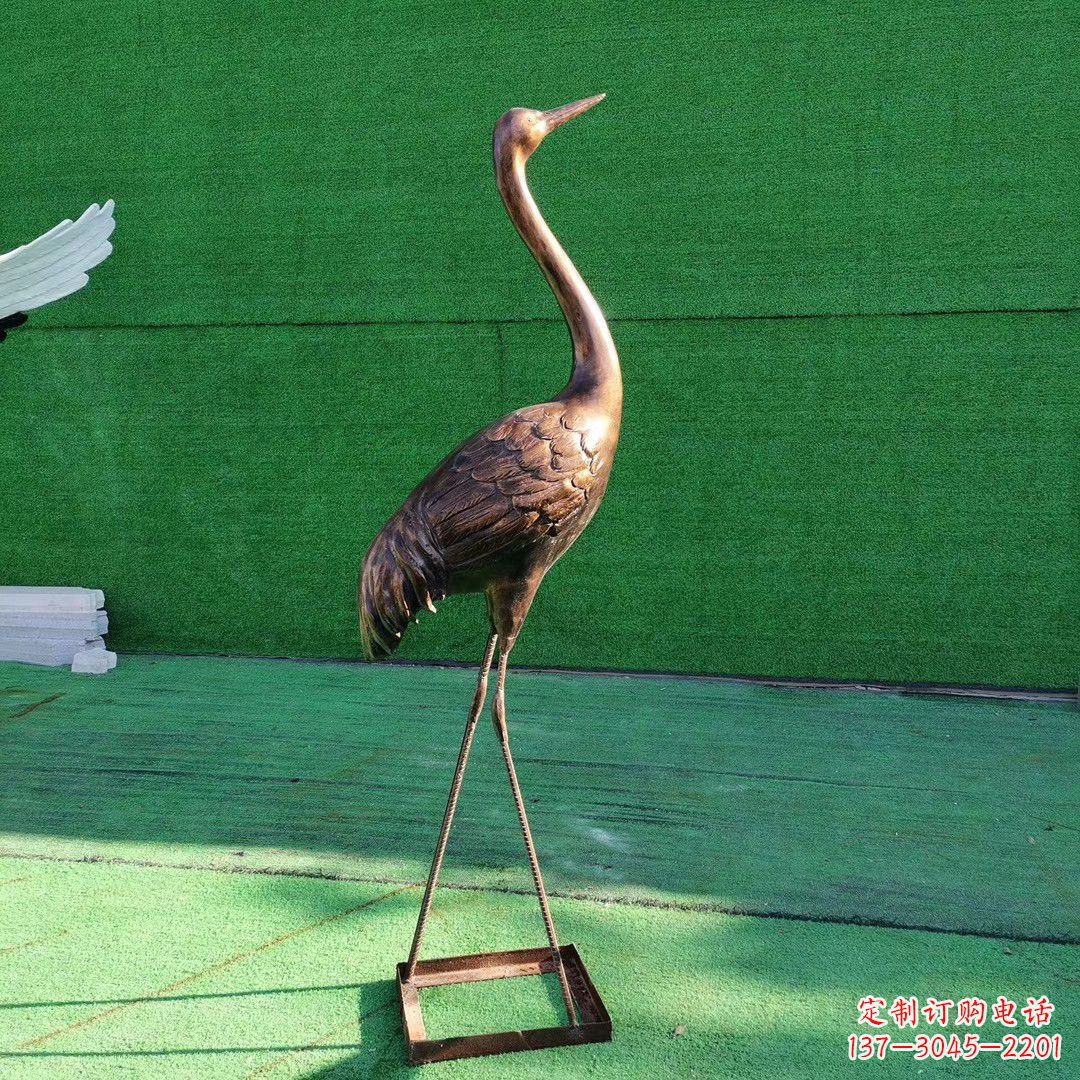 鹤壁仙鹤衔芝铜雕