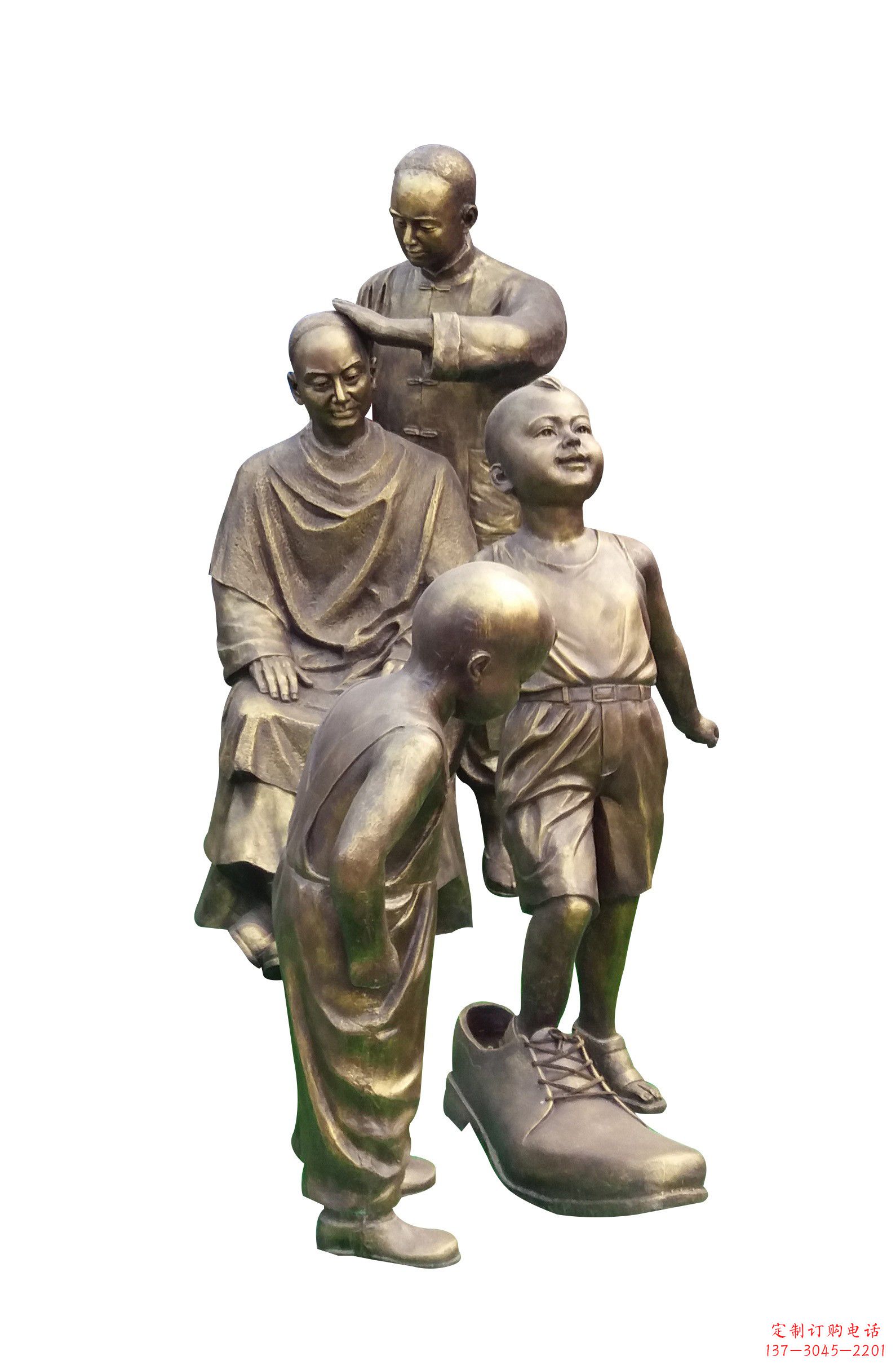 鹤壁小孩穿大鞋 剃头铜雕像