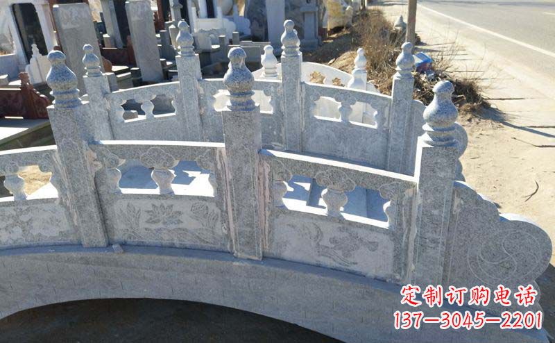 鹤壁小区公园大理石拱桥