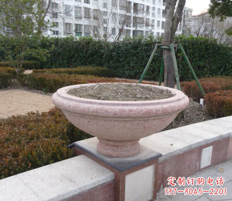 鹤壁小区花盆石雕