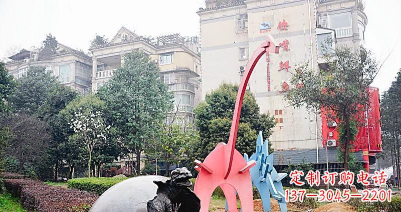 鹤壁小区破壳而出的小恐龙景观铜雕