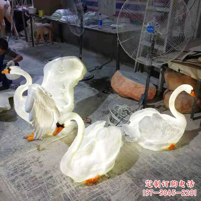 鹤壁小区园林草坪发光天鹅景观雕塑摆件