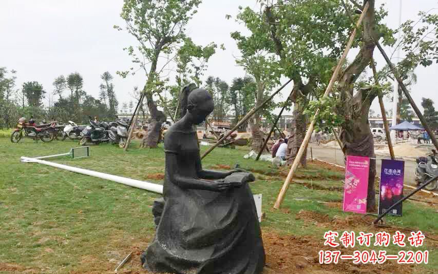 鹤壁校园看书女孩雕塑