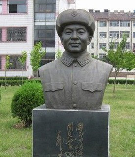 鹤壁校园雷锋铜像