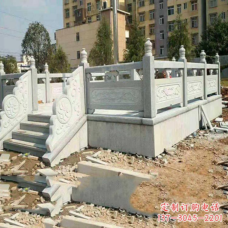 鹤壁校园青石升旗台
