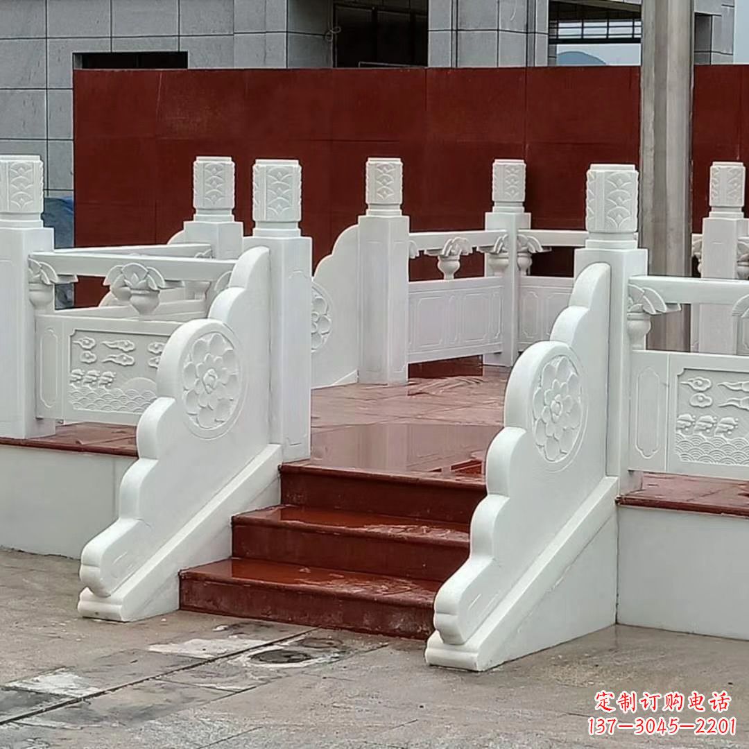 鹤壁学校校园国旗台石雕