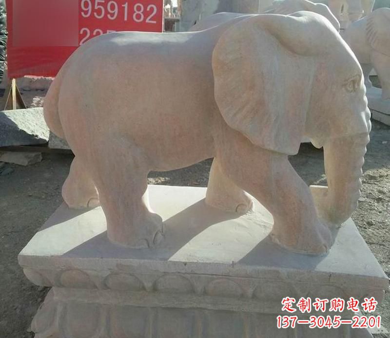 鹤壁园林晚霞红大象雕塑