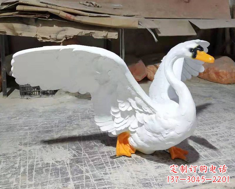 鹤壁展翅翱翔的仿真白天鹅发光款