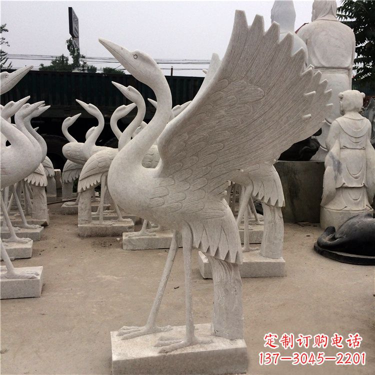 鹤壁展翅欲飞的仙鹤石雕