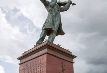 鹤壁音乐家聂耳拉小提琴景观名人雕塑