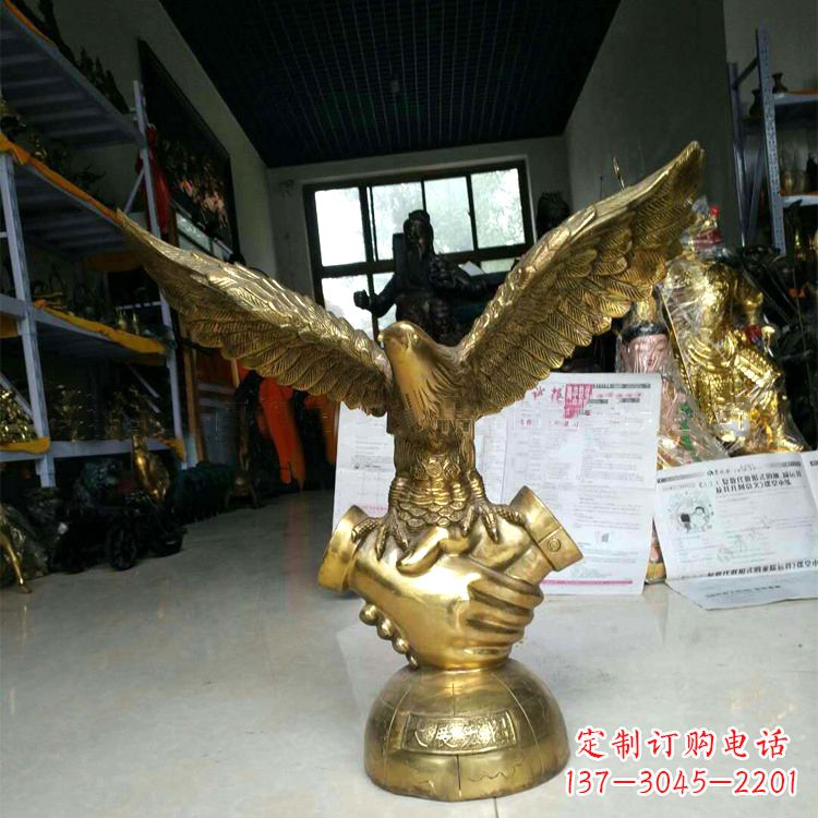 鹤壁铸铜老鹰雕塑大展宏图