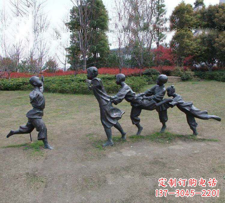 鹤壁铸铜老鹰捉小鸡儿童雕塑