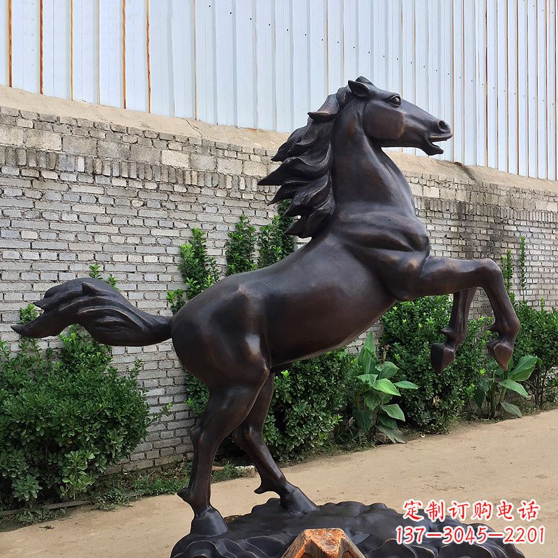 鹤壁铸铜马儿雕塑