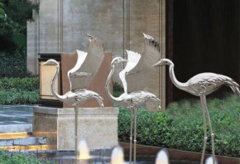 鹤壁鹤雕塑-公园不锈钢镜面喷泉中的鹤雕塑