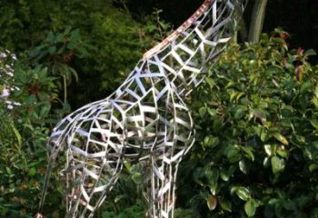 鹤壁长颈鹿雕塑-户外草坪大型不锈钢镂空长颈鹿雕塑